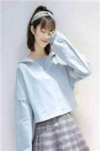 且趁余花眸一笑异常火爆