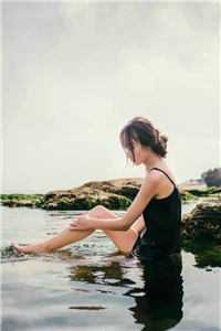 许她似明珠璀璨精彩