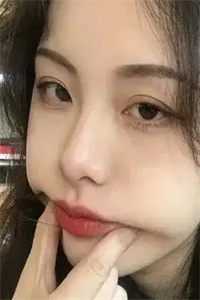 大妈火车脱鞋16小时，我反手举报违禁品，大妈彻底慌了最后结局