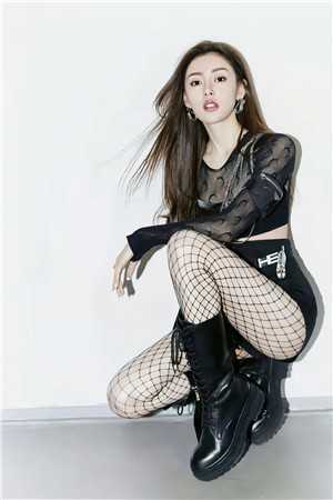 联姻暴戾太子爷，他天天求贴贴精修版