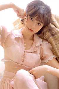 且趁余花眸一笑精选