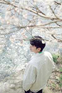 翻出爸爸结婚证明后，妈妈选择转身离开爆火全网