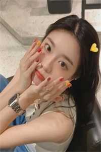 给美女总裁当护工，她求我别走后续